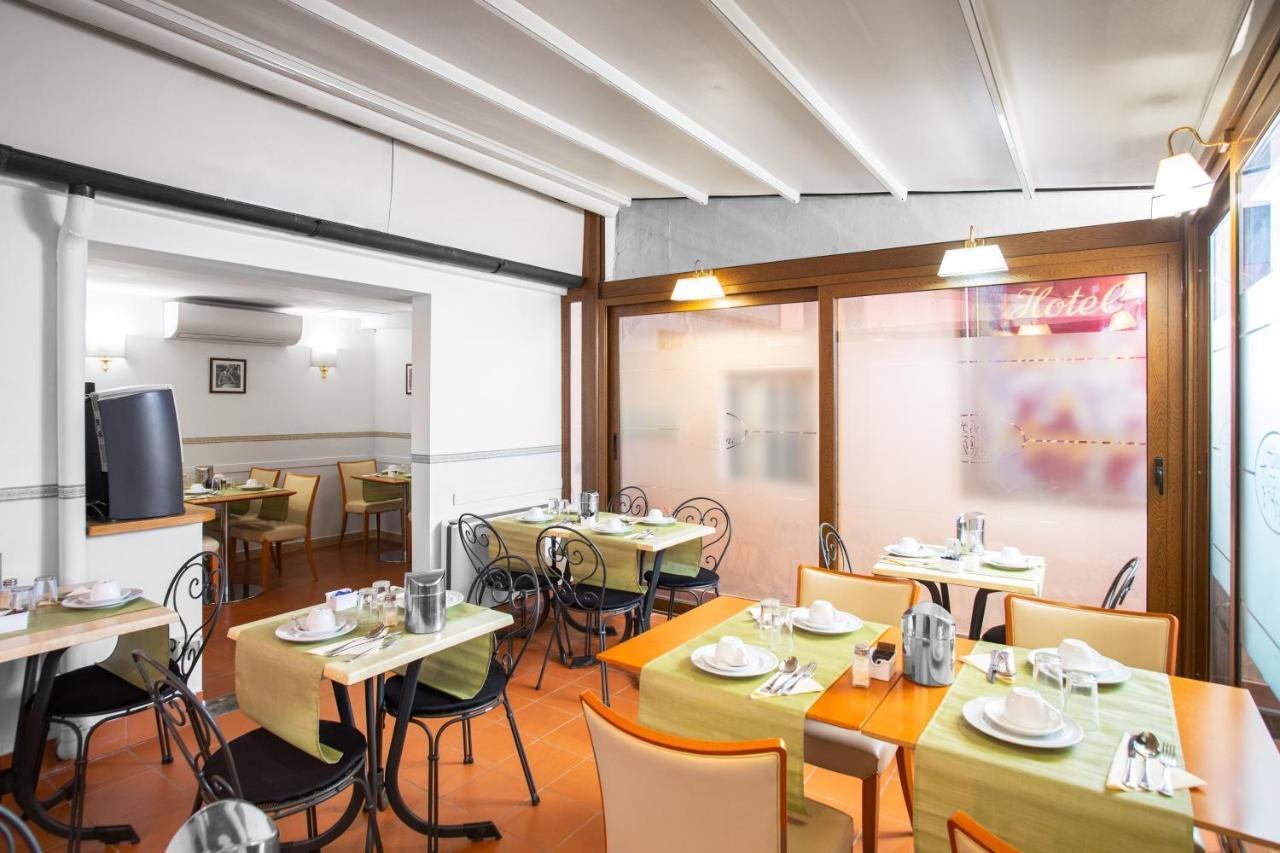 Hotel Piazza Di Spagna Rome Bagian luar foto